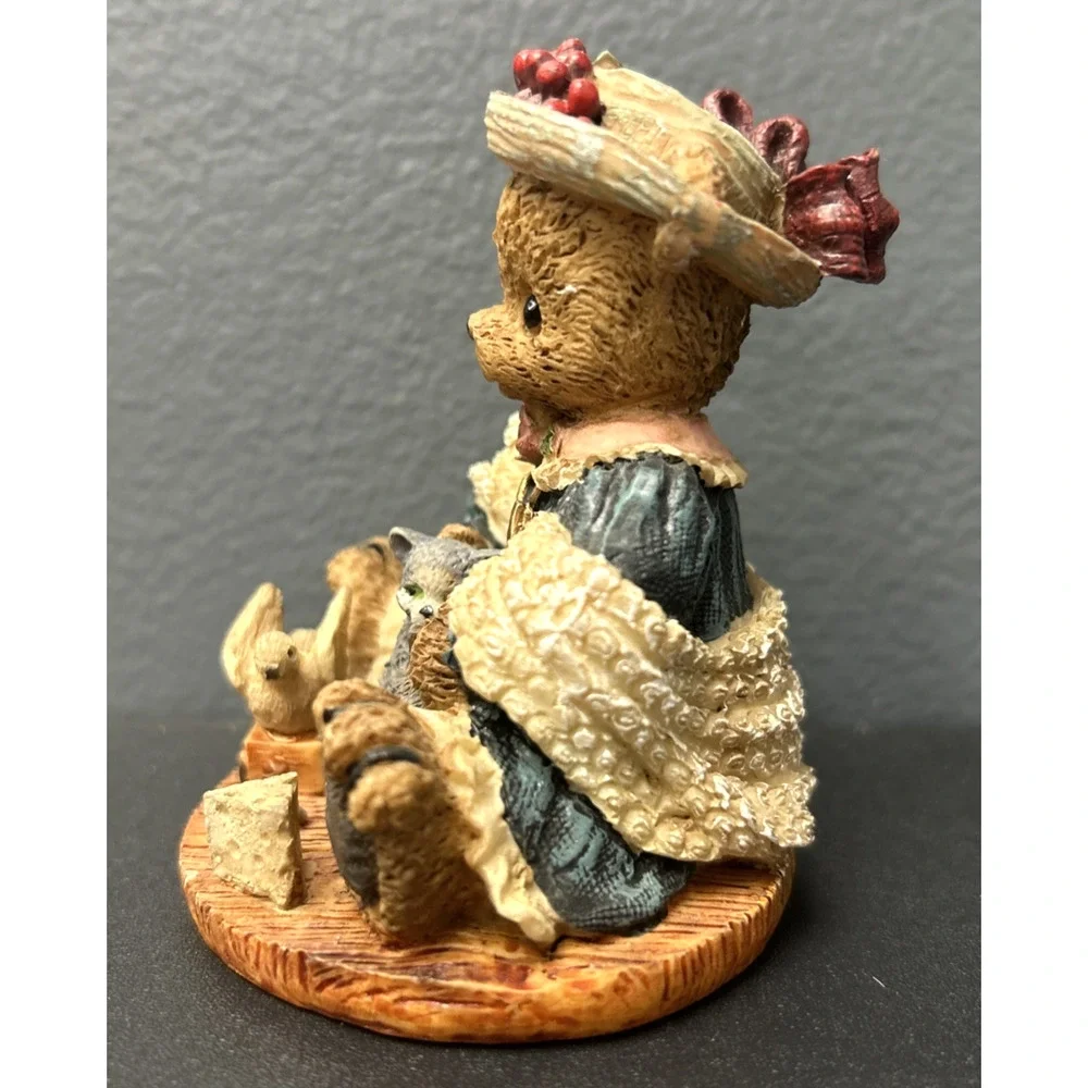 1997 Young's Berry Hill Bears Blessed Are The Peacemakers Inspirational Figurine